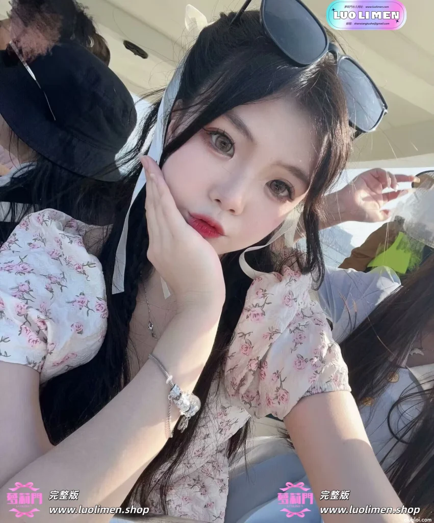 平时温柔像邻家妹 换妆就变御姐掰腿求操 清纯美少女露脸性爱自拍-萝莉门 LUOLIMEN